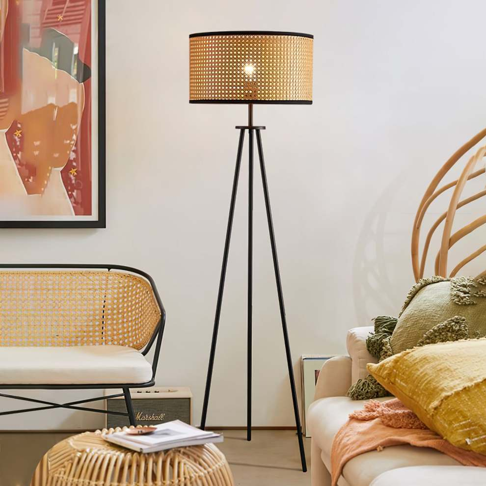 Rattan Tripod Vloerlamp – Natuurlijke Staande Lamp met Modern Driepoot Design | Stijlvol, Warm & Tijdloos