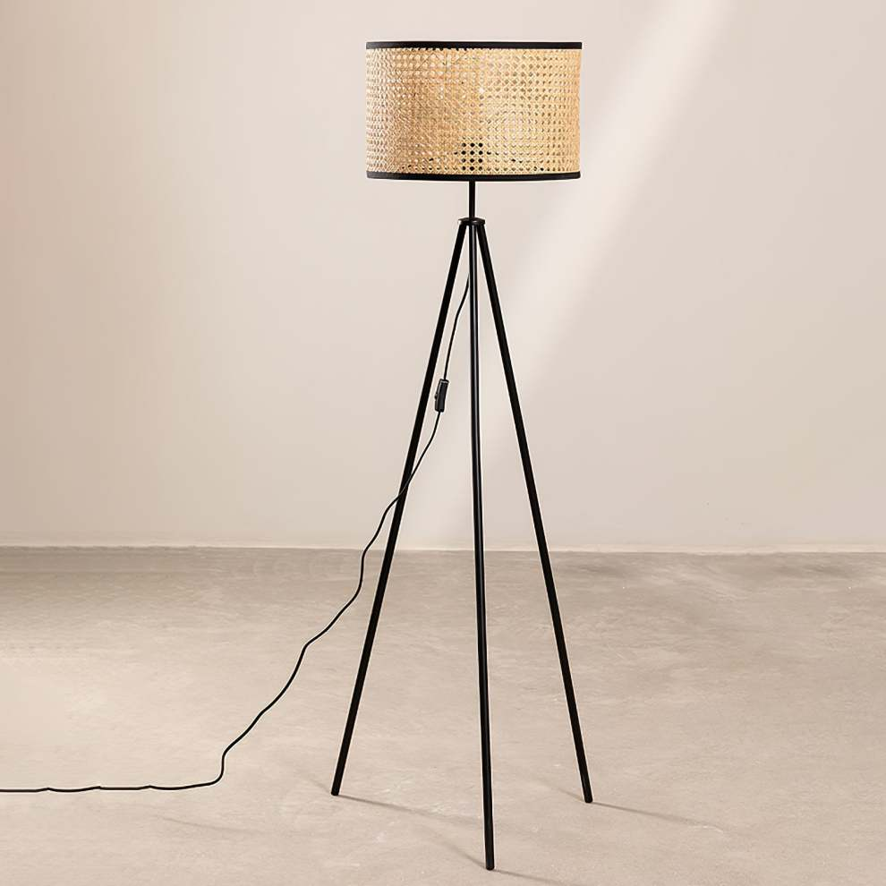 Rattan Tripod Vloerlamp – Natuurlijke Staande Lamp met Modern Driepoot Design | Stijlvol, Warm & Tijdloos