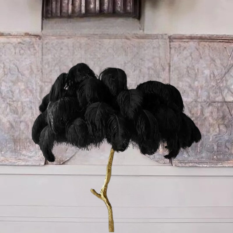 Struisvogelveren Vloerlamp – Luxe Design Staande Lamp met Messing Afwerking | Elegant, Sfeervol & Uniek Statement Piece
