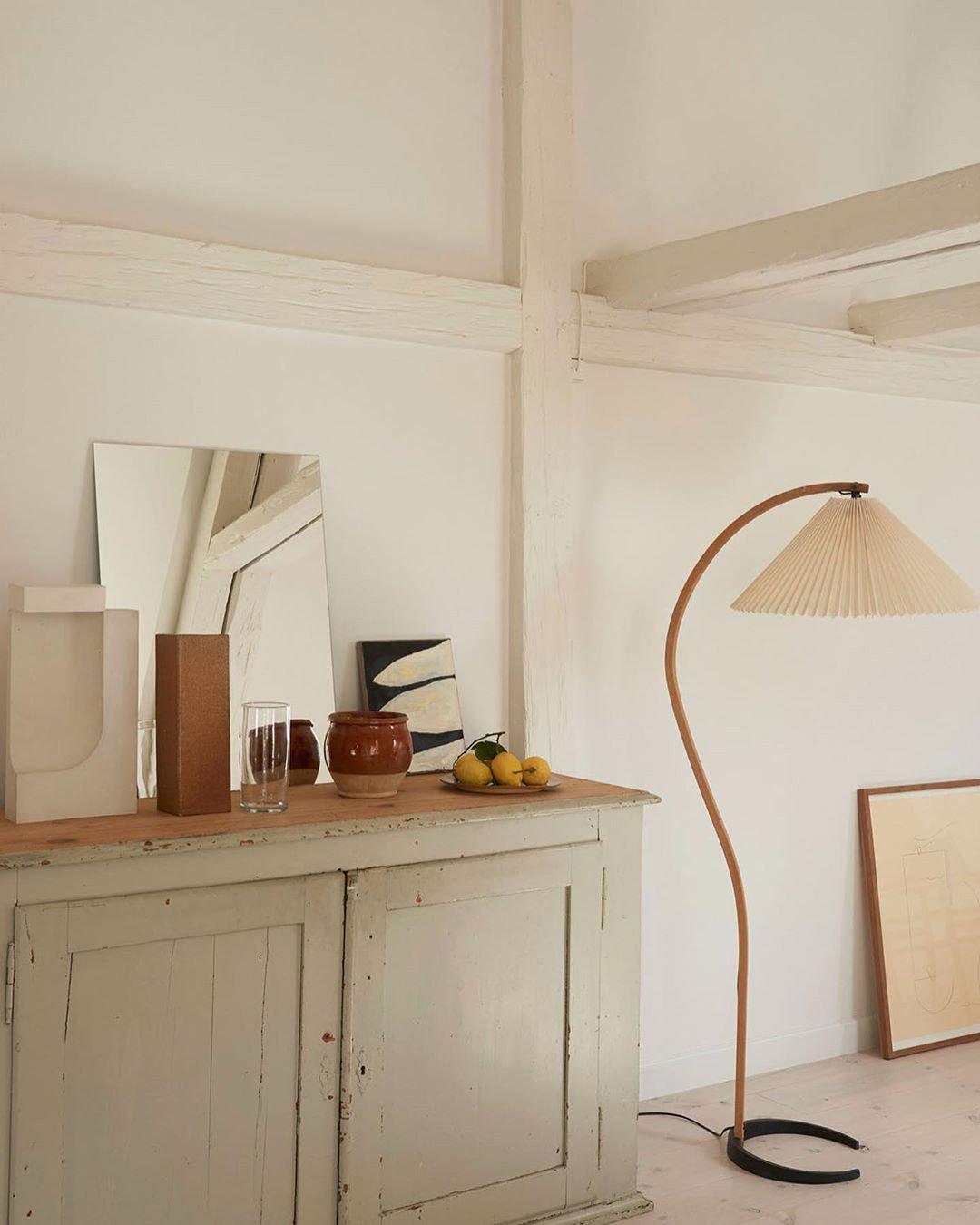 Caprani Vloerlamp – Scandinavisch Design Staande Lamp met Beukenhout & Linnen Kap | Iconische Retro Stijl uit de Jaren ’70