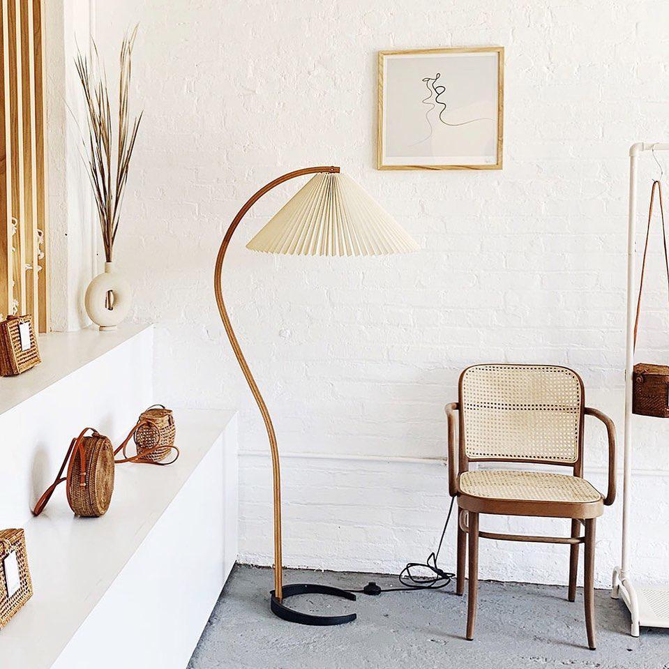 Caprani Vloerlamp – Scandinavisch Design Staande Lamp met Beukenhout & Linnen Kap | Iconische Retro Stijl uit de Jaren ’70