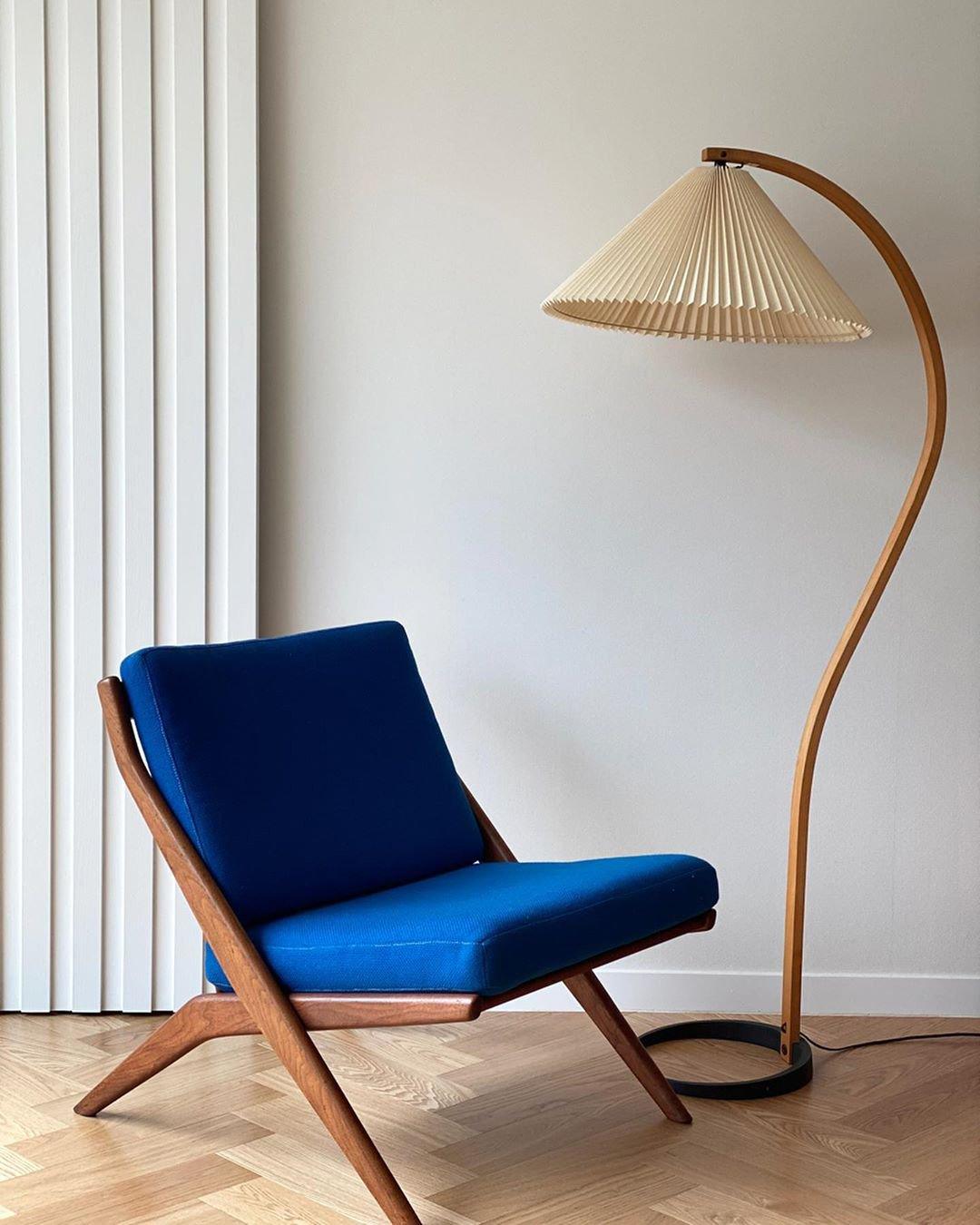 Caprani Vloerlamp – Scandinavisch Design Staande Lamp met Beukenhout & Linnen Kap | Iconische Retro Stijl uit de Jaren ’70