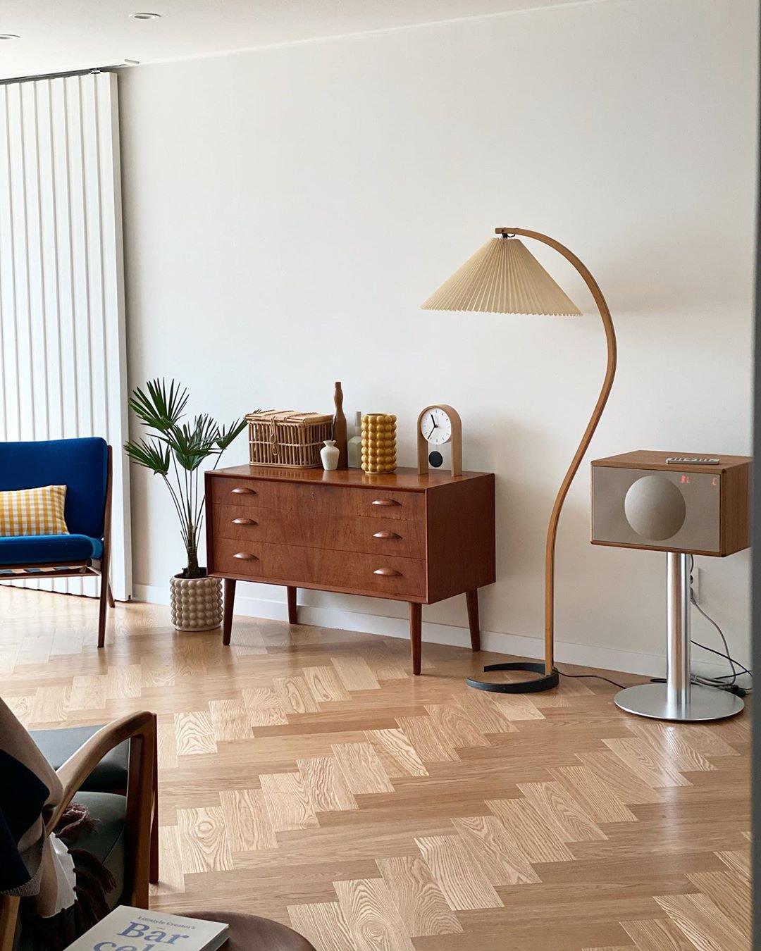 Caprani Vloerlamp – Scandinavisch Design Staande Lamp met Beukenhout & Linnen Kap | Iconische Retro Stijl uit de Jaren ’70