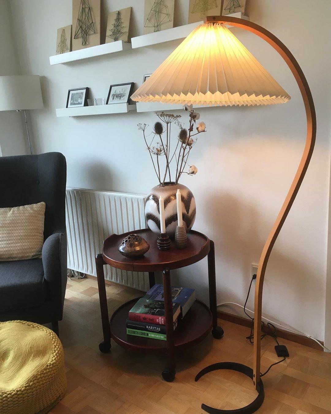 Caprani Vloerlamp – Scandinavisch Design Staande Lamp met Beukenhout & Linnen Kap | Iconische Retro Stijl uit de Jaren ’70