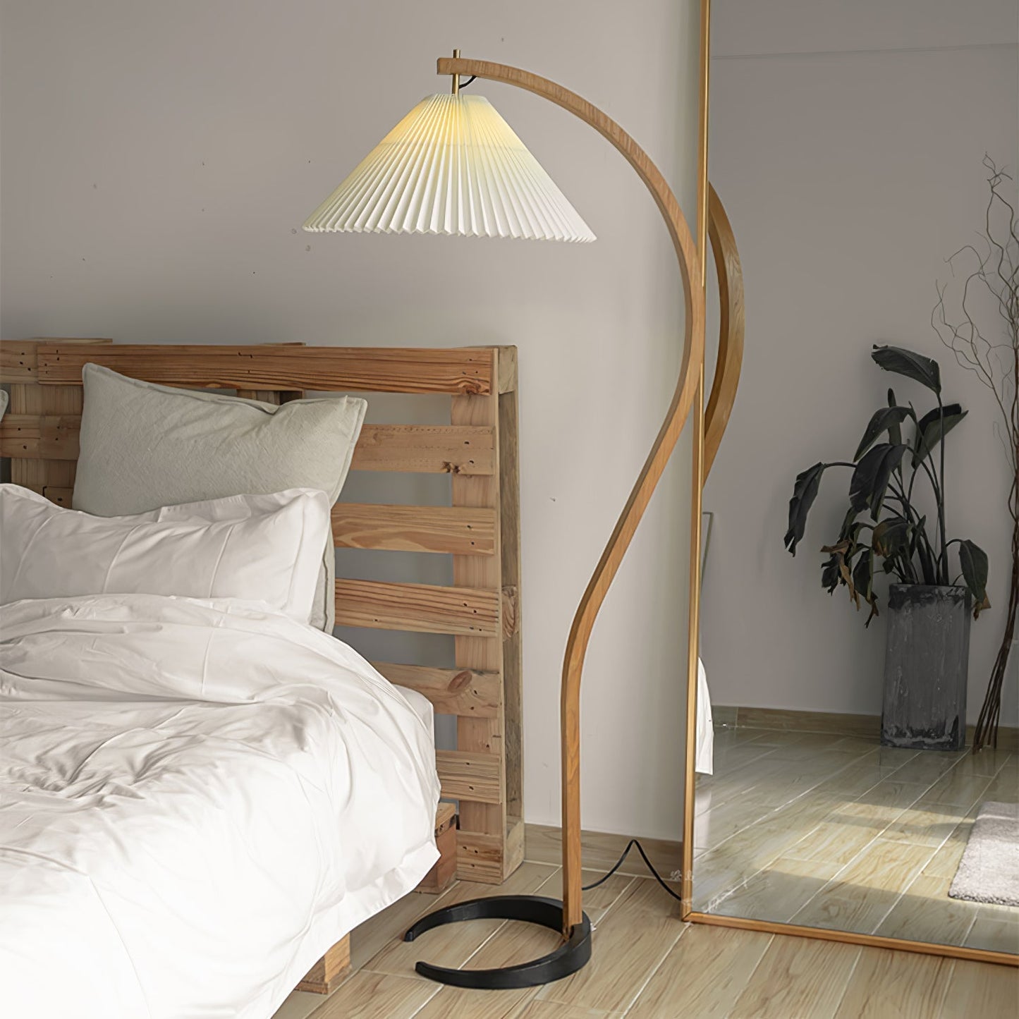 Caprani Vloerlamp – Scandinavisch Design Staande Lamp met Beukenhout & Linnen Kap | Iconische Retro Stijl uit de Jaren ’70