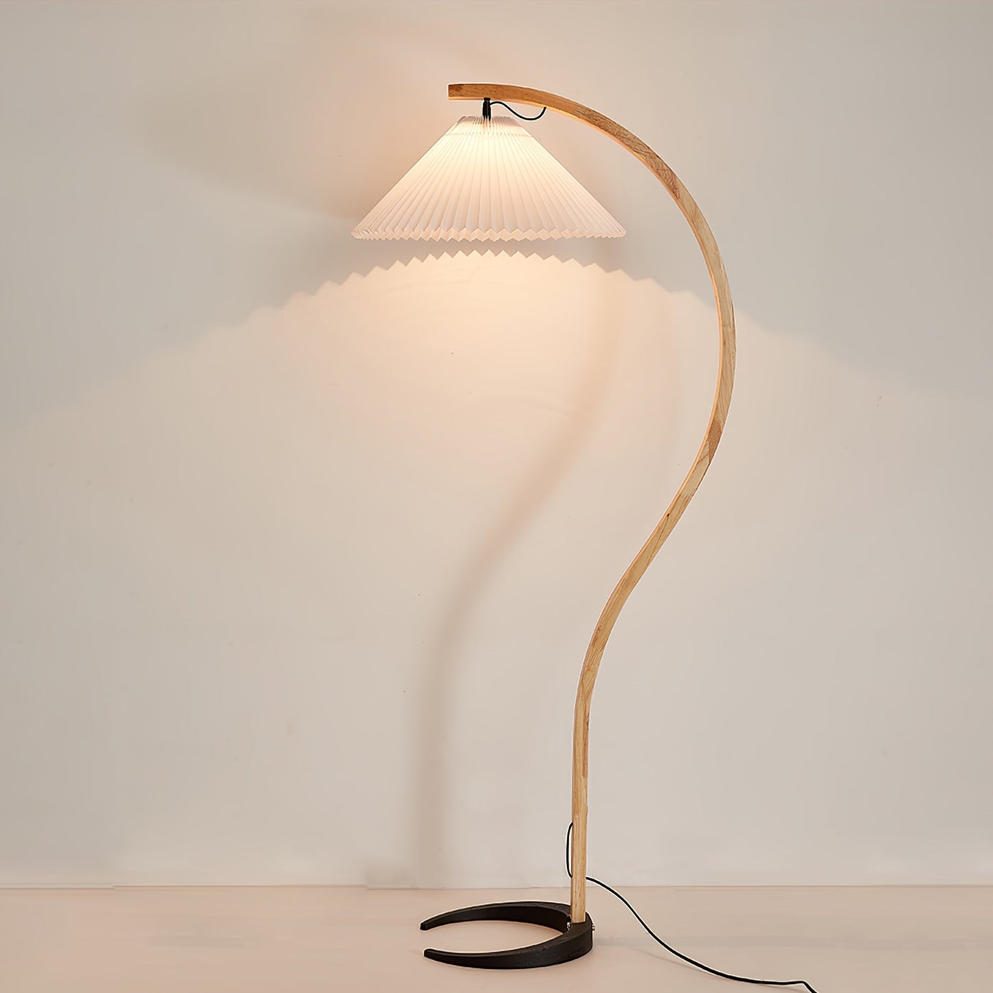 Caprani Vloerlamp – Scandinavisch Design Staande Lamp met Beukenhout & Linnen Kap | Iconische Retro Stijl uit de Jaren ’70