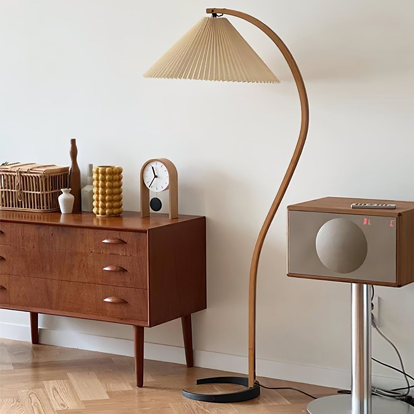Caprani Vloerlamp – Scandinavisch Design Staande Lamp met Beukenhout & Linnen Kap | Iconische Retro Stijl uit de Jaren ’70
