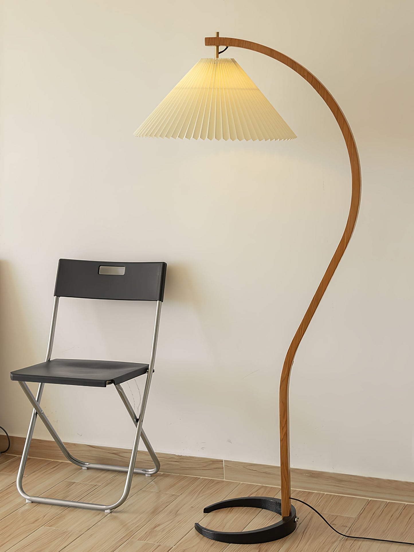 Caprani Vloerlamp – Scandinavisch Design Staande Lamp met Beukenhout & Linnen Kap | Iconische Retro Stijl uit de Jaren ’70