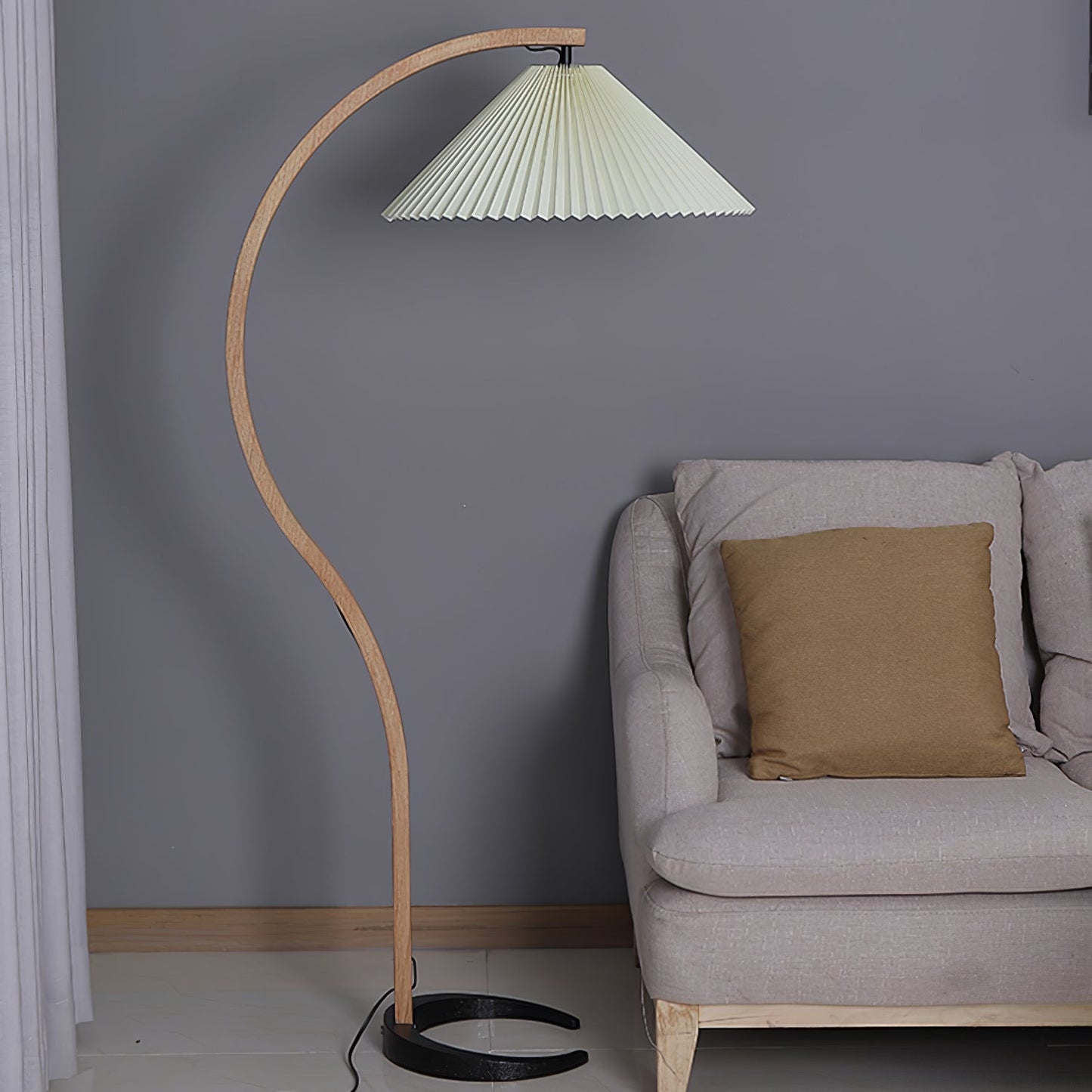 Caprani Vloerlamp – Scandinavisch Design Staande Lamp met Beukenhout & Linnen Kap | Iconische Retro Stijl uit de Jaren ’70