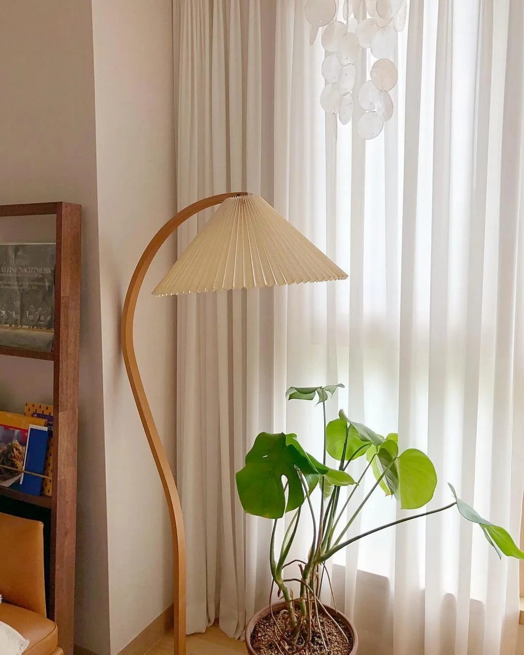 Caprani Vloerlamp – Scandinavisch Design Staande Lamp met Beukenhout & Linnen Kap | Iconische Retro Stijl uit de Jaren ’70