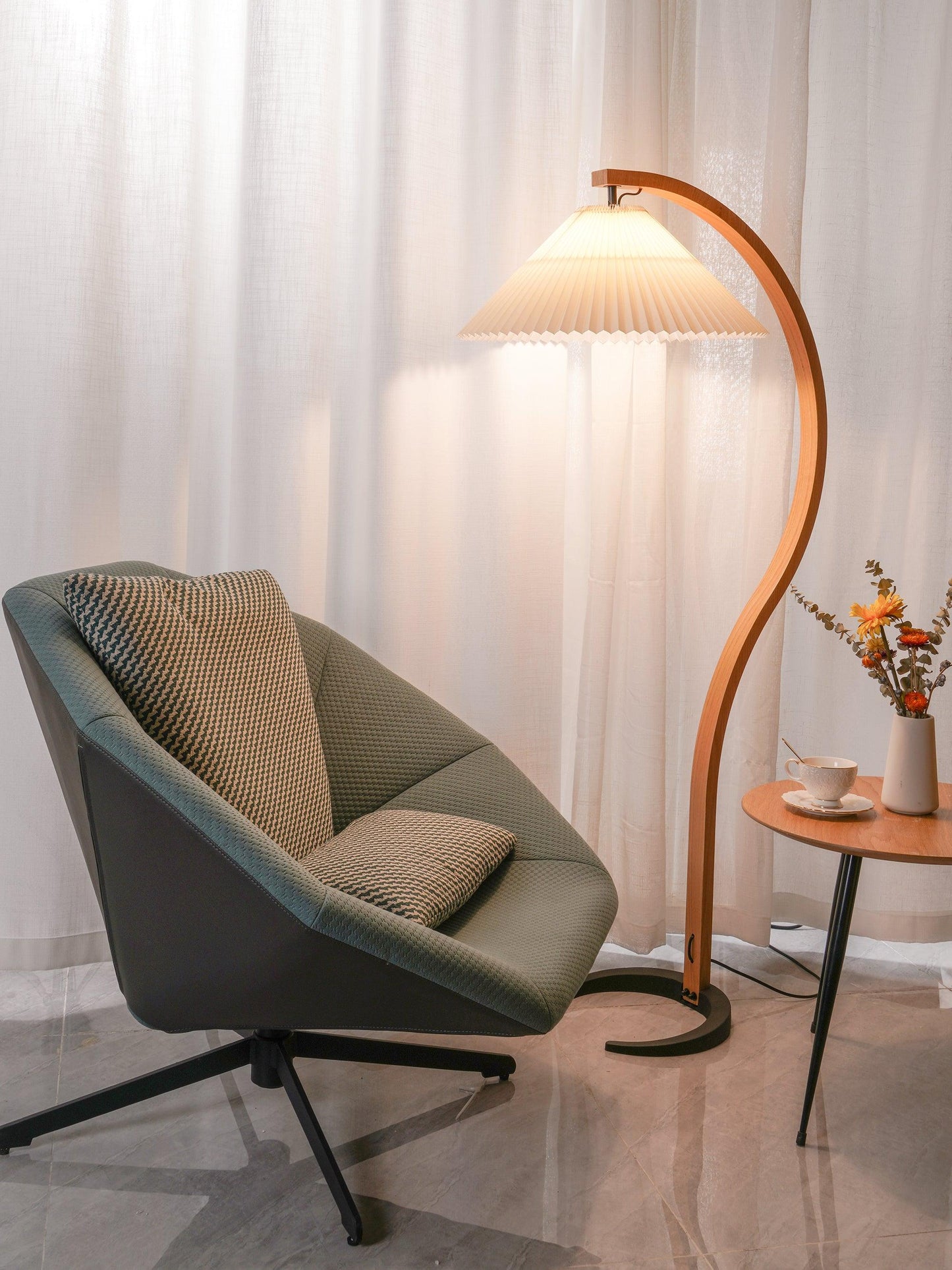 Caprani Vloerlamp – Scandinavisch Design Staande Lamp met Beukenhout & Linnen Kap | Iconische Retro Stijl uit de Jaren ’70