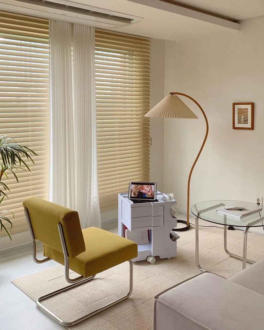 Caprani Vloerlamp – Scandinavisch Design Staande Lamp met Beukenhout & Linnen Kap | Iconische Retro Stijl uit de Jaren ’70