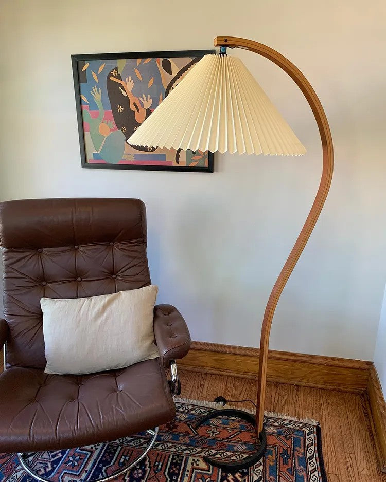Caprani Vloerlamp – Scandinavisch Design Staande Lamp met Beukenhout & Linnen Kap | Iconische Retro Stijl uit de Jaren ’70