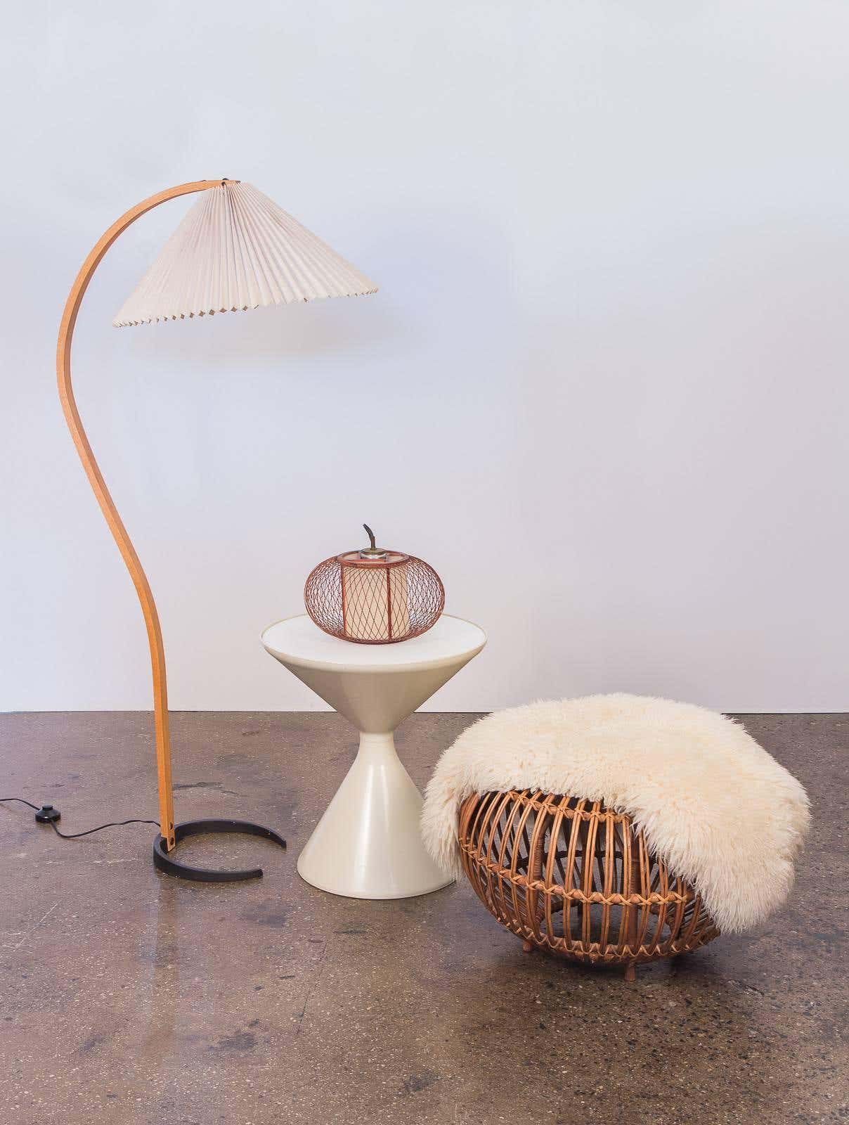 Caprani Vloerlamp – Scandinavisch Design Staande Lamp met Beukenhout & Linnen Kap | Iconische Retro Stijl uit de Jaren ’70