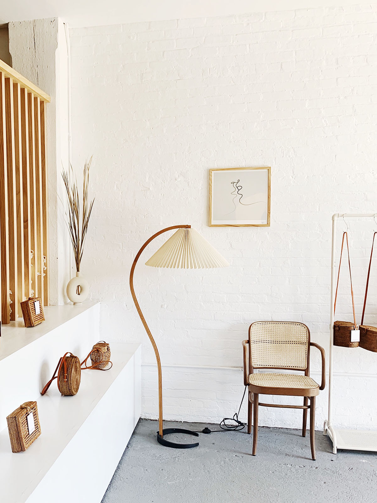 Caprani Vloerlamp – Scandinavisch Design Staande Lamp met Beukenhout & Linnen Kap | Iconische Retro Stijl uit de Jaren ’70