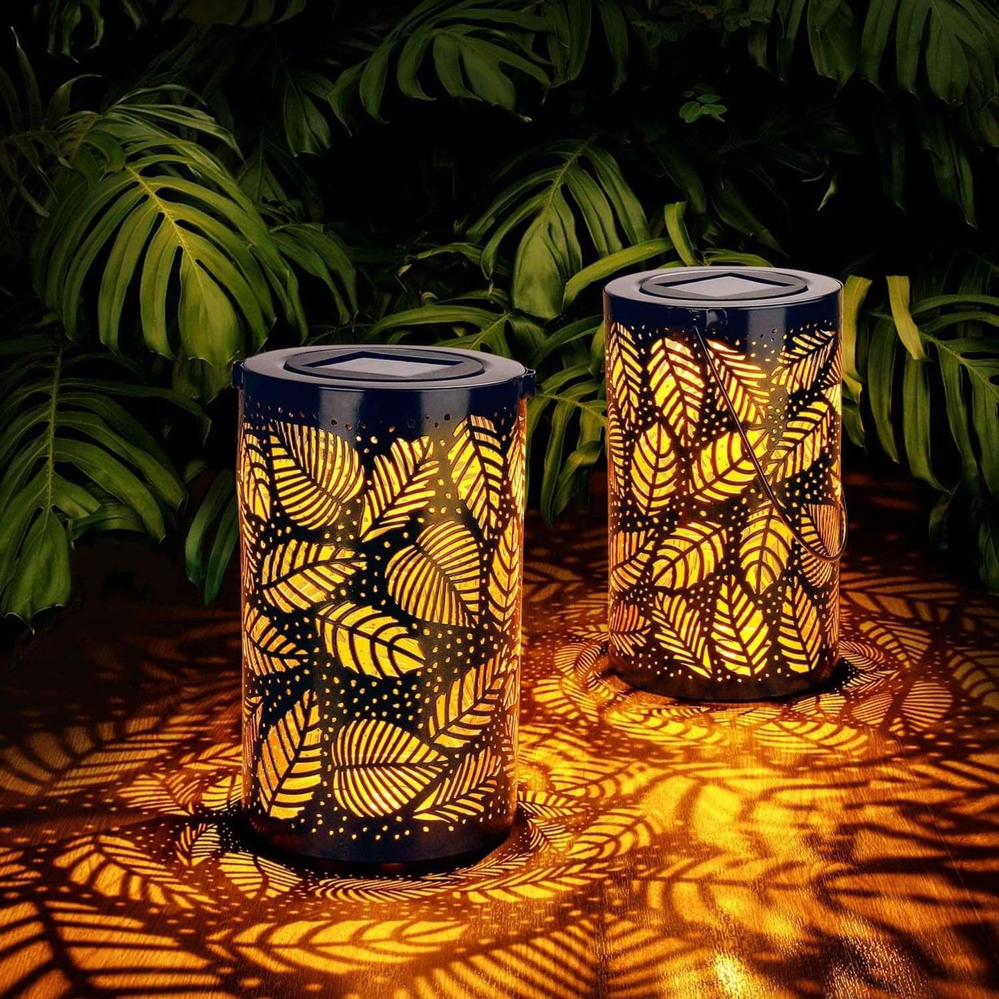 Luminous Leaf Lantaarn – Stijlvolle Solar Tuinlantaarn met Tropisch Bladpatroon | Waterdicht & Sfeervol Licht voor Tuin en Tafel