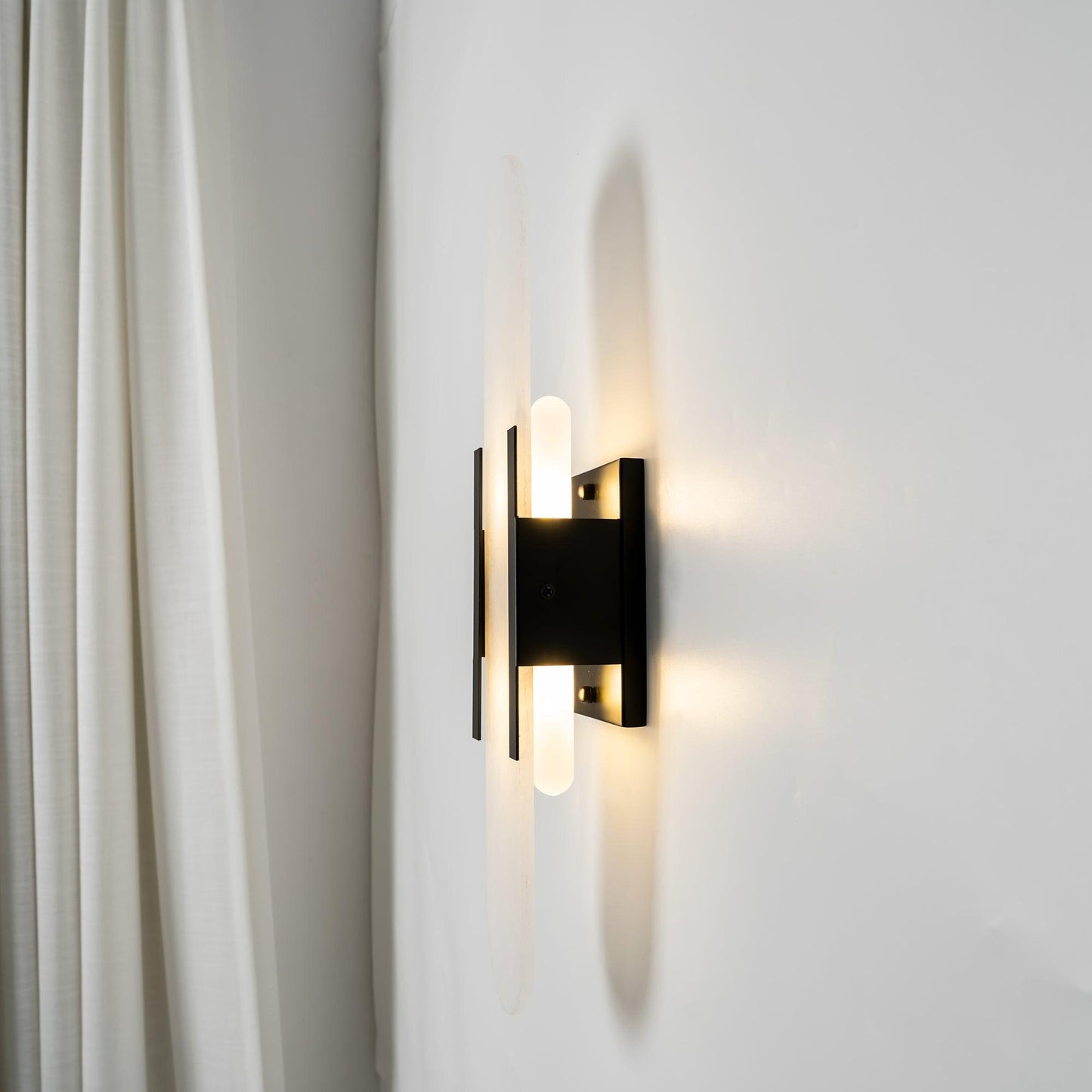 Melange Alabaster Wandlamp – Luxe Design met Messing Accenten | Handgemaakt & Tijdloos Modern