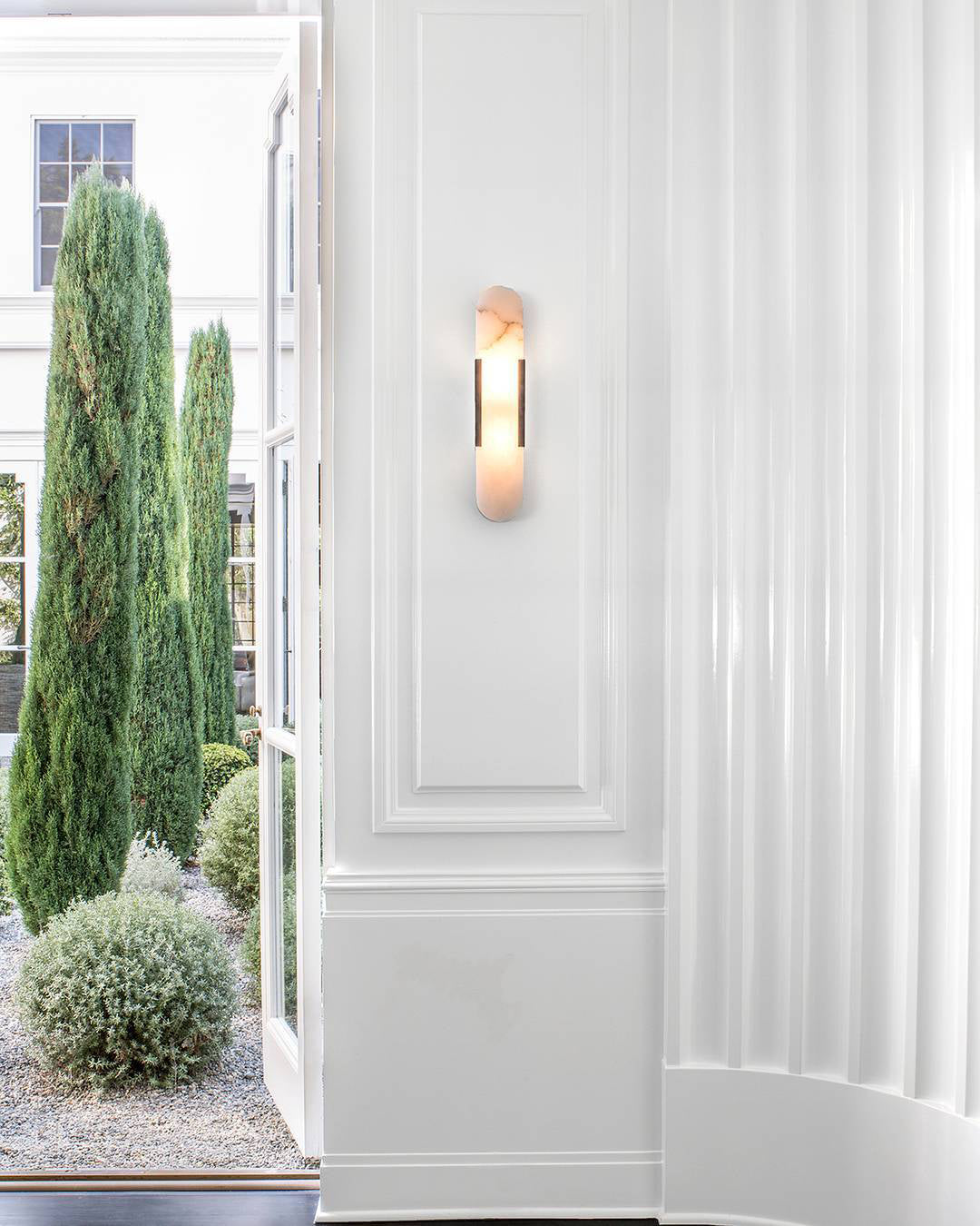 Melange Alabaster Wandlamp – Luxe Design met Messing Accenten | Handgemaakt & Tijdloos Modern