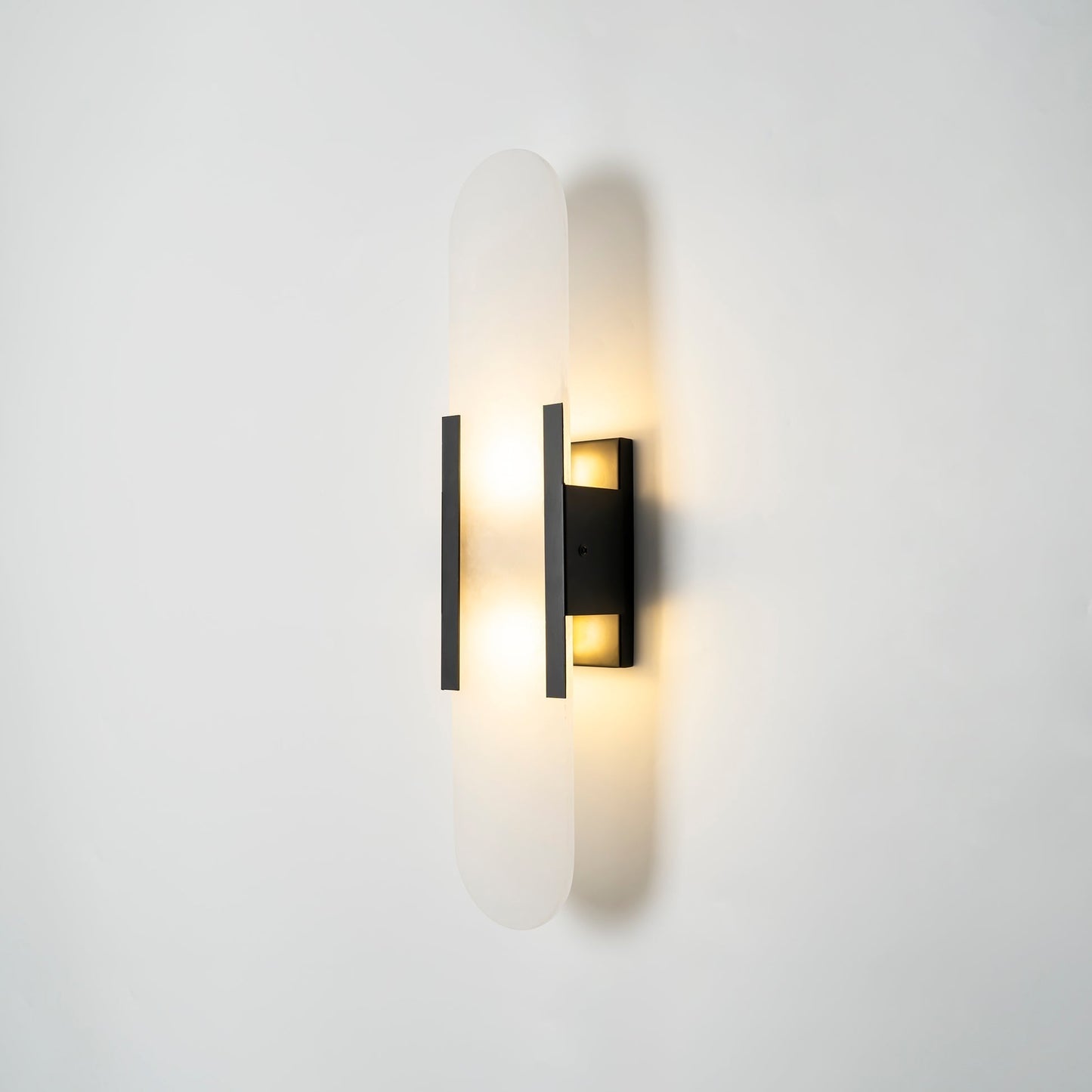 Melange Alabaster Wandlamp – Luxe Design met Messing Accenten | Handgemaakt & Tijdloos Modern