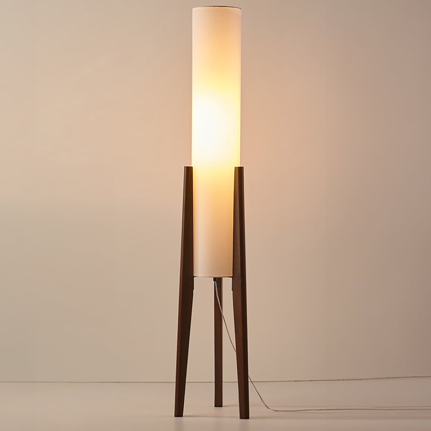 Walnoot Vloerlamp – Nordic Retro Design Staande Lamp met Stoffen Kap | Warm Licht & Elegante Uitstraling