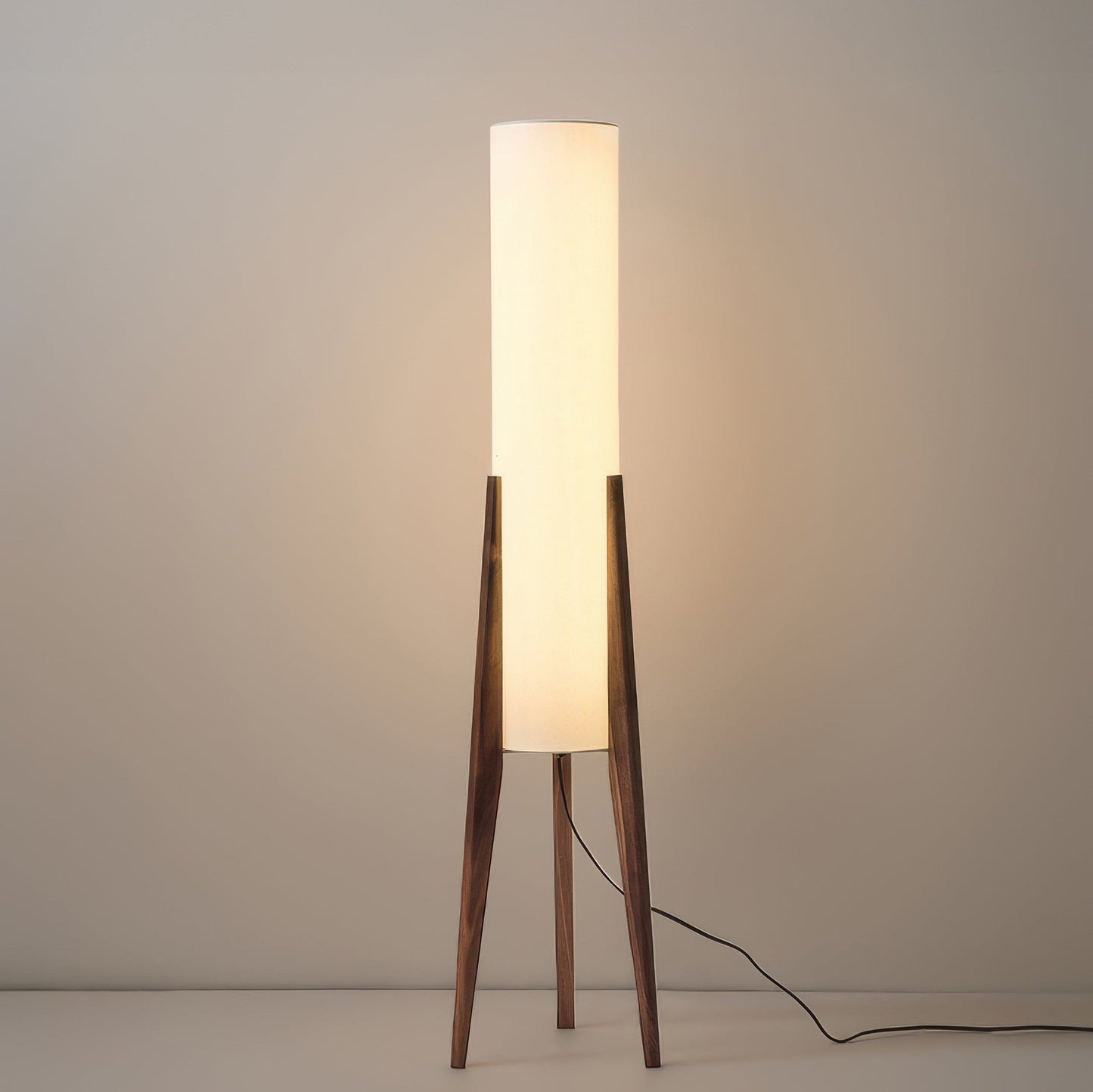 Walnoot Vloerlamp – Nordic Retro Design Staande Lamp met Stoffen Kap | Warm Licht & Elegante Uitstraling
