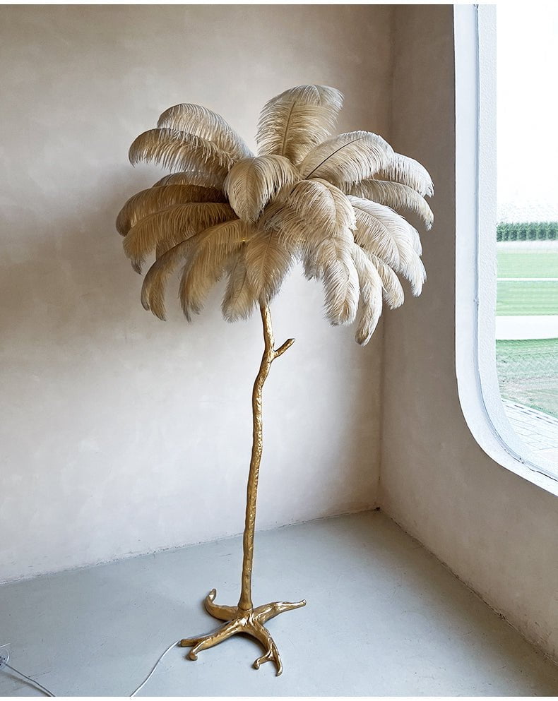 Struisvogelveren Vloerlamp – Luxe Design Staande Lamp met Messing Afwerking | Elegant, Sfeervol & Uniek Statement Piece