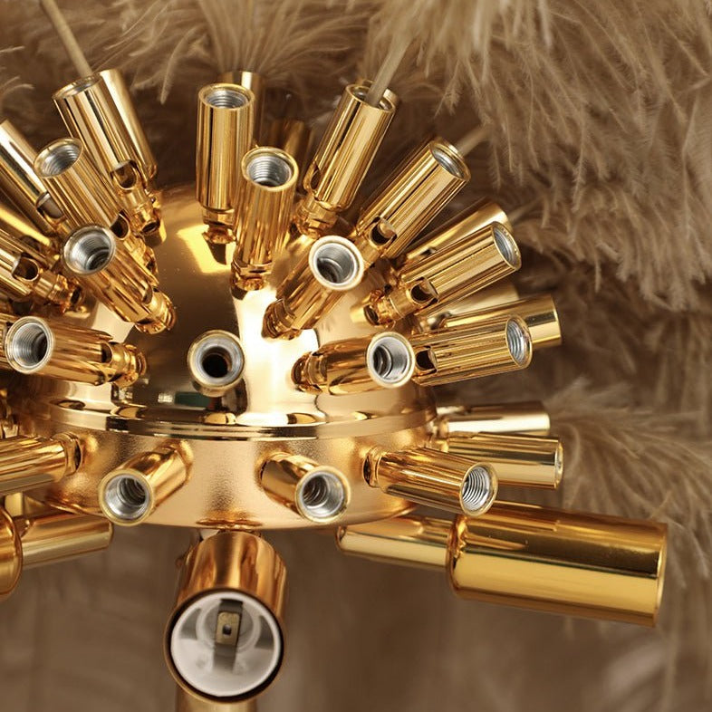 Struisvogelveren Vloerlamp – Luxe Design Staande Lamp met Messing Afwerking | Elegant, Sfeervol & Uniek Statement Piece