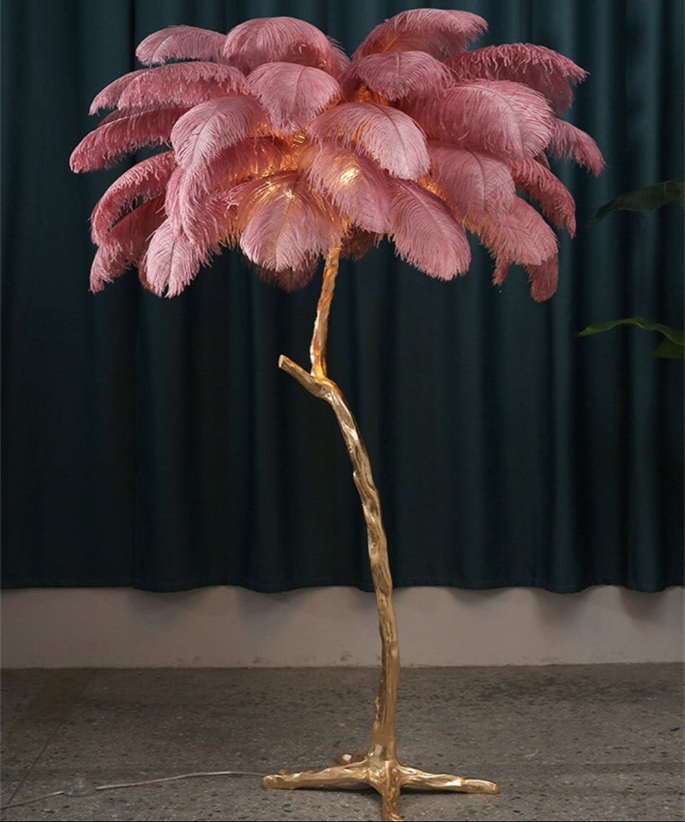 Struisvogelveren Vloerlamp – Luxe Design Staande Lamp met Messing Afwerking | Elegant, Sfeervol & Uniek Statement Piece