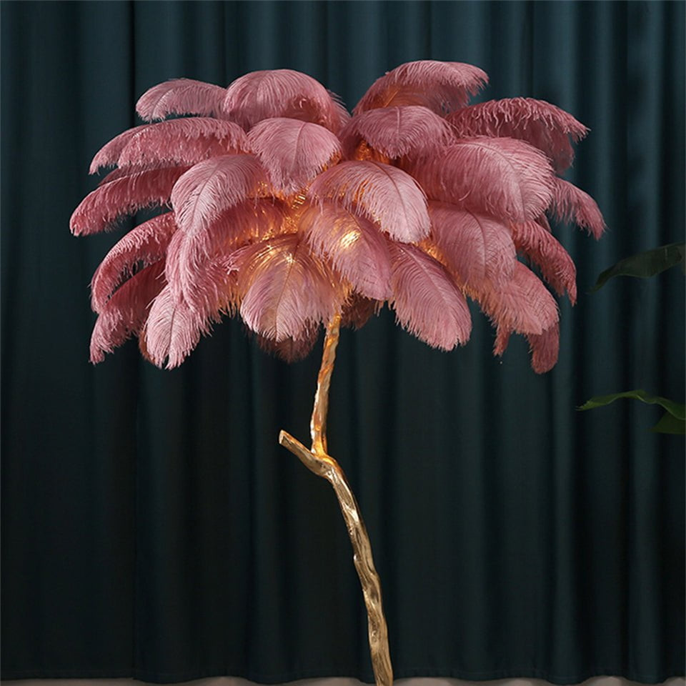 Struisvogelveren Vloerlamp – Luxe Design Staande Lamp met Messing Afwerking | Elegant, Sfeervol & Uniek Statement Piece