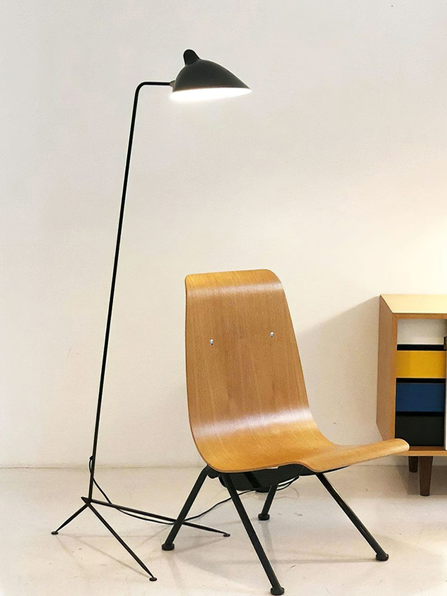 Mouille Three-Arm Vloerlamp – Iconische Design Staande Lamp met Draaiende Armen | Sculpturaal & Functioneel
