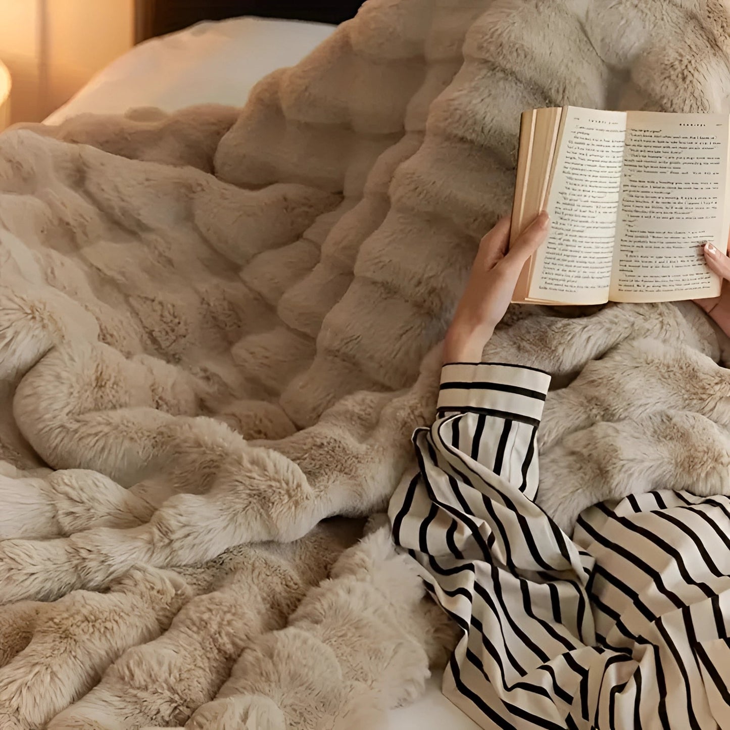 Ultra-Zachte Chunky Knit Verzwaringsdeken β Luxe Faux Fur Plaid voor Ontspanning & Stijl | Ademend & Comfortabel
