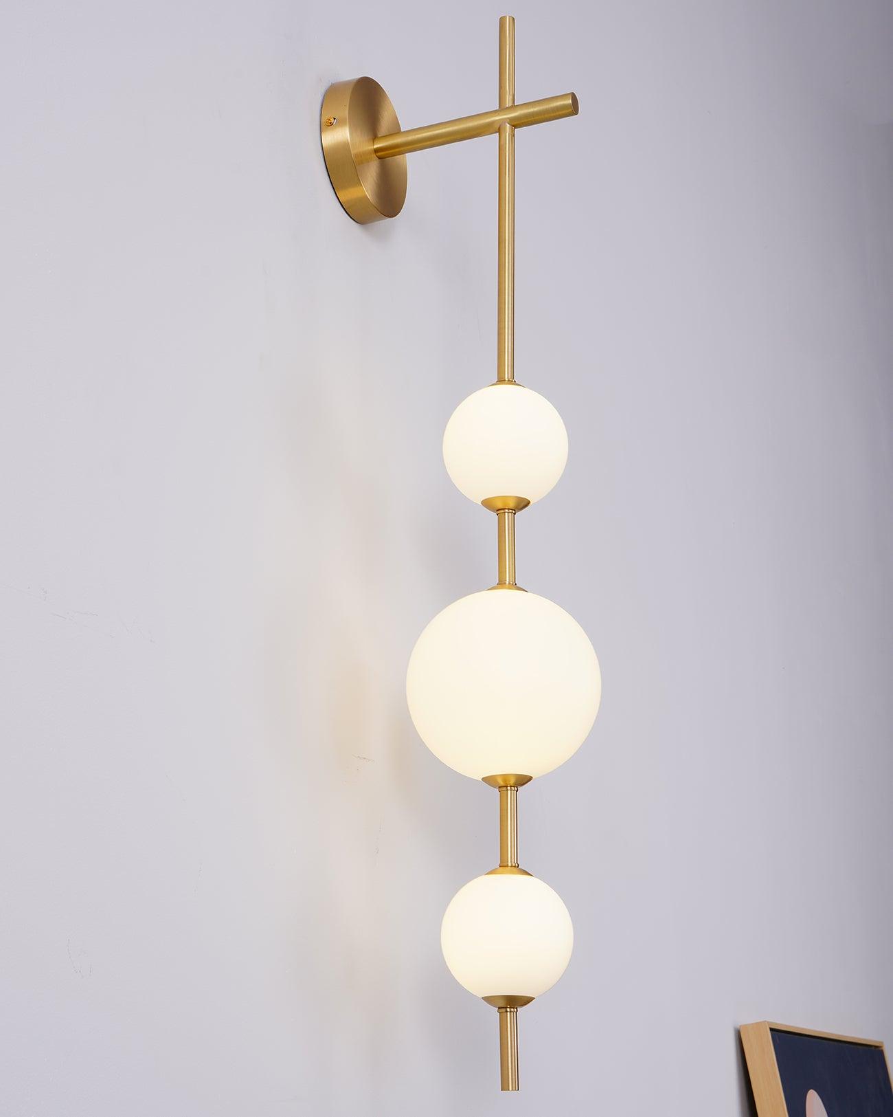Verticale Glass Globe Wandlamp – Luxe LED Wandverlichting met Gouden Afwerking | Minimalistisch & Sfeervol Design