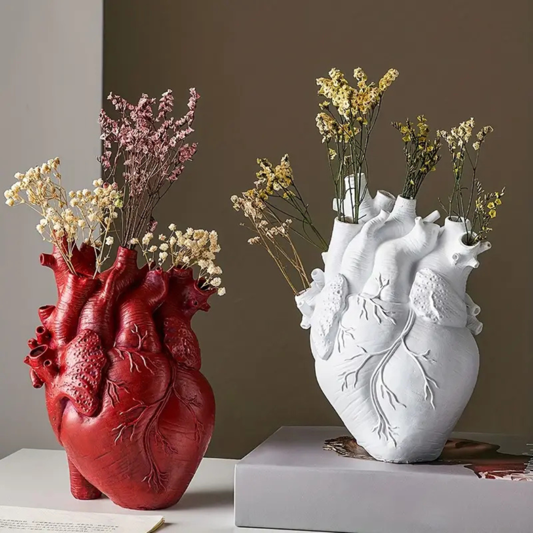 Hartvormige Bloemenvaas – Uniek Decoratiestuk met Symbolische Uitstraling van Keramiek