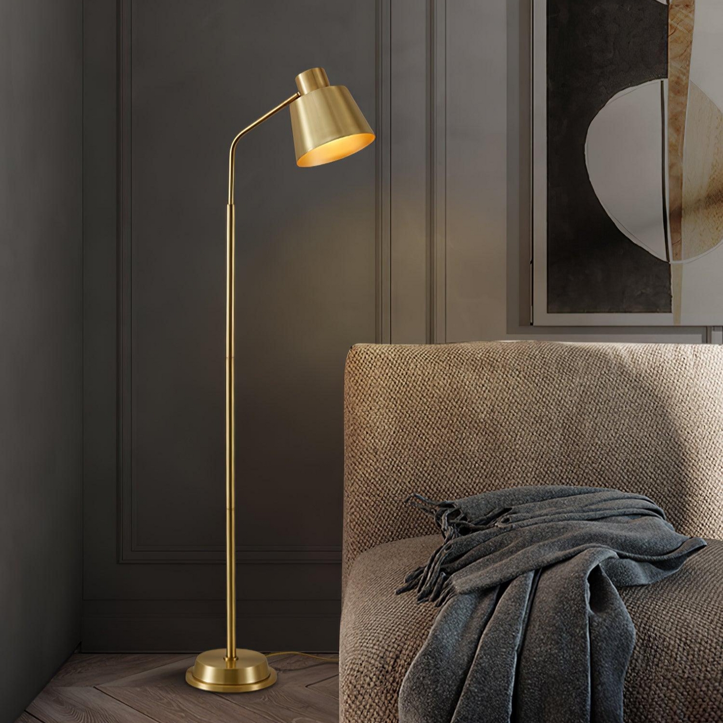 Zeid Vloerlamp Messing – Luxe Design Staande Lamp met Minimalistische Vormgeving | Modern & Artistiek Statement Piece