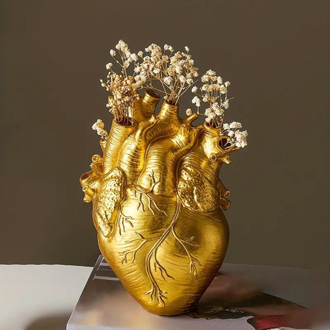 Hartvormige Bloemenvaas – Uniek Decoratiestuk met Symbolische Uitstraling van Keramiek