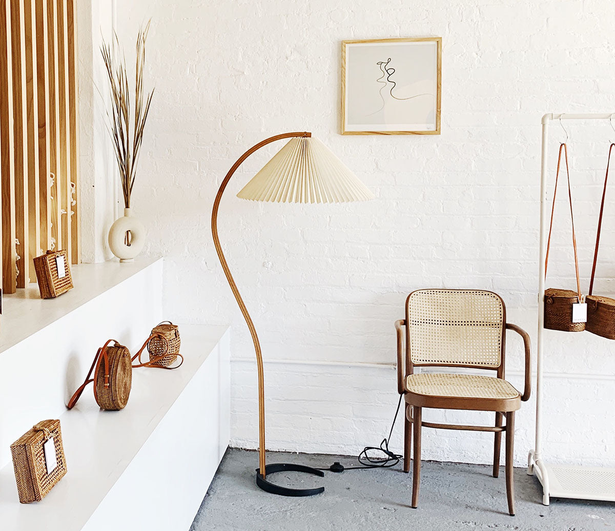 Caprani Vloerlamp – Scandinavisch Design Staande Lamp met Beukenhout & Linnen Kap | Iconische Retro Stijl uit de Jaren ’70