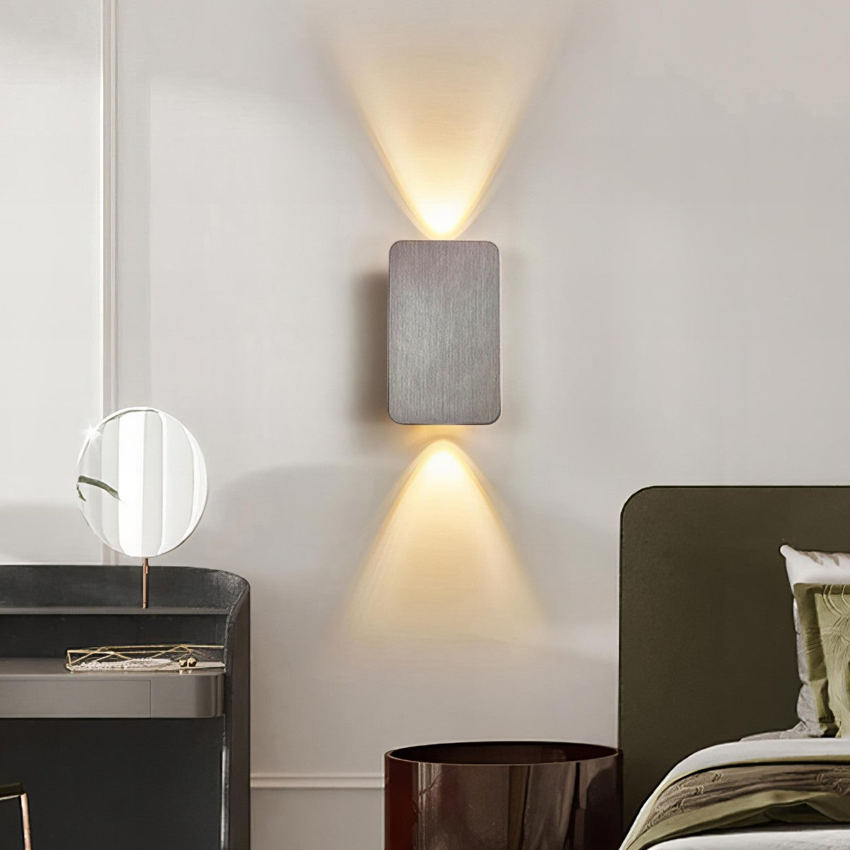 Koda Rechthoekige Wandlamp – Moderne LED Muurverlichting | Boven & Beneden Licht in 4 Metallic Finishes