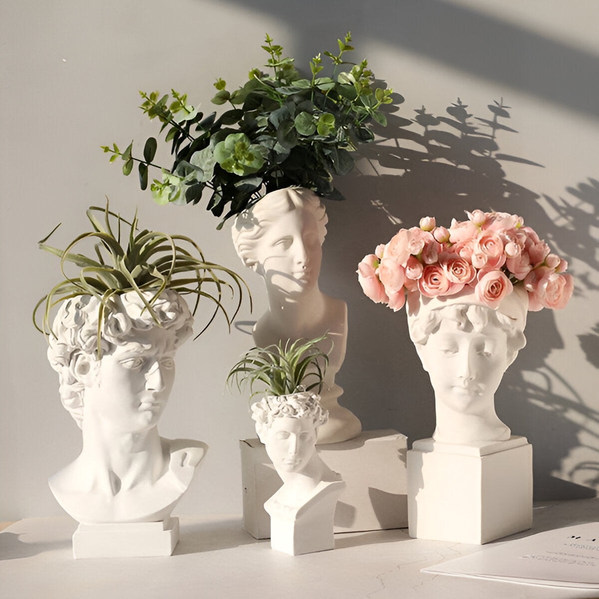 Griekse Bloempot – Klassieke Bloemenvaas van Kunsthars met Mythisch Design
