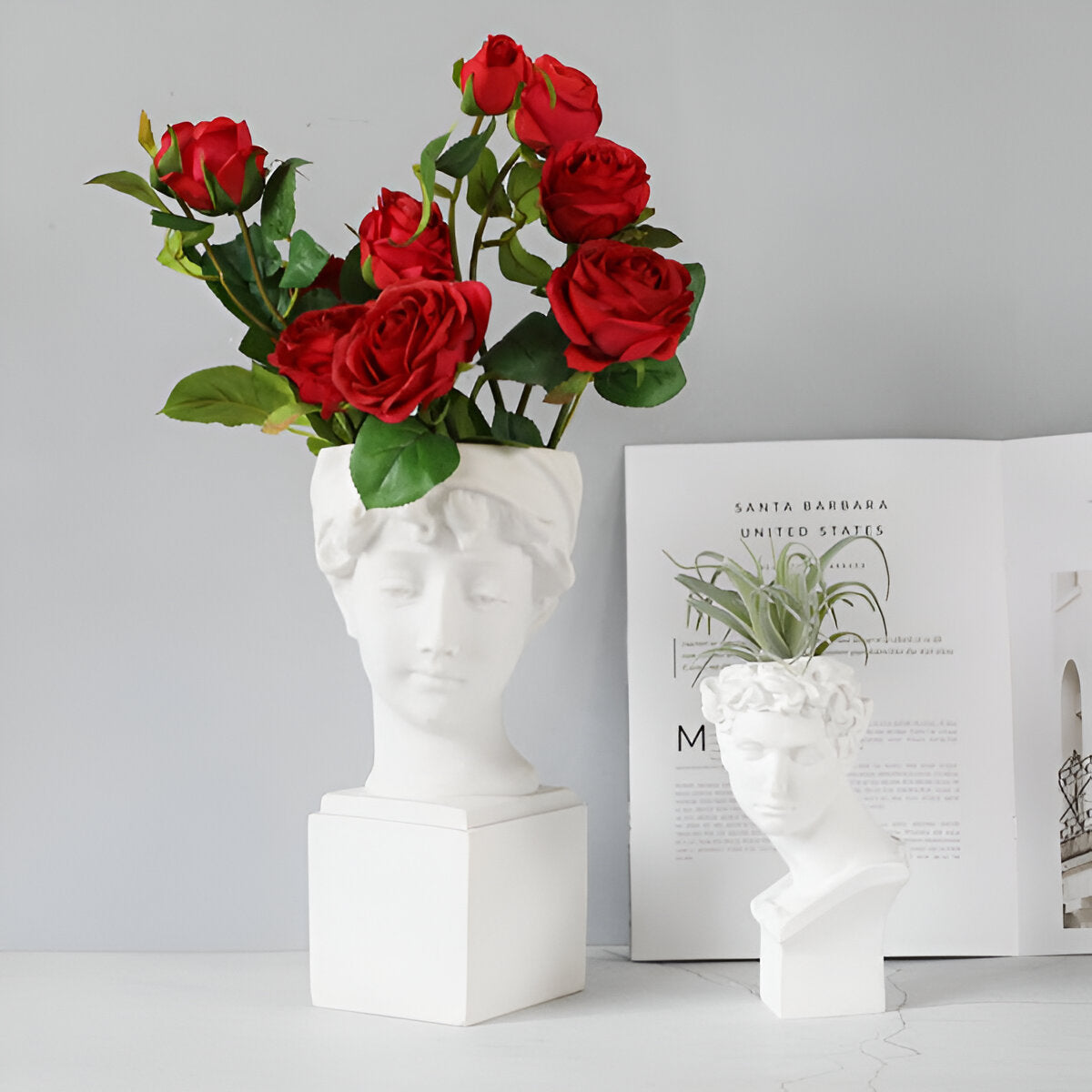 Griekse Bloempot – Klassieke Bloemenvaas van Kunsthars met Mythisch Design