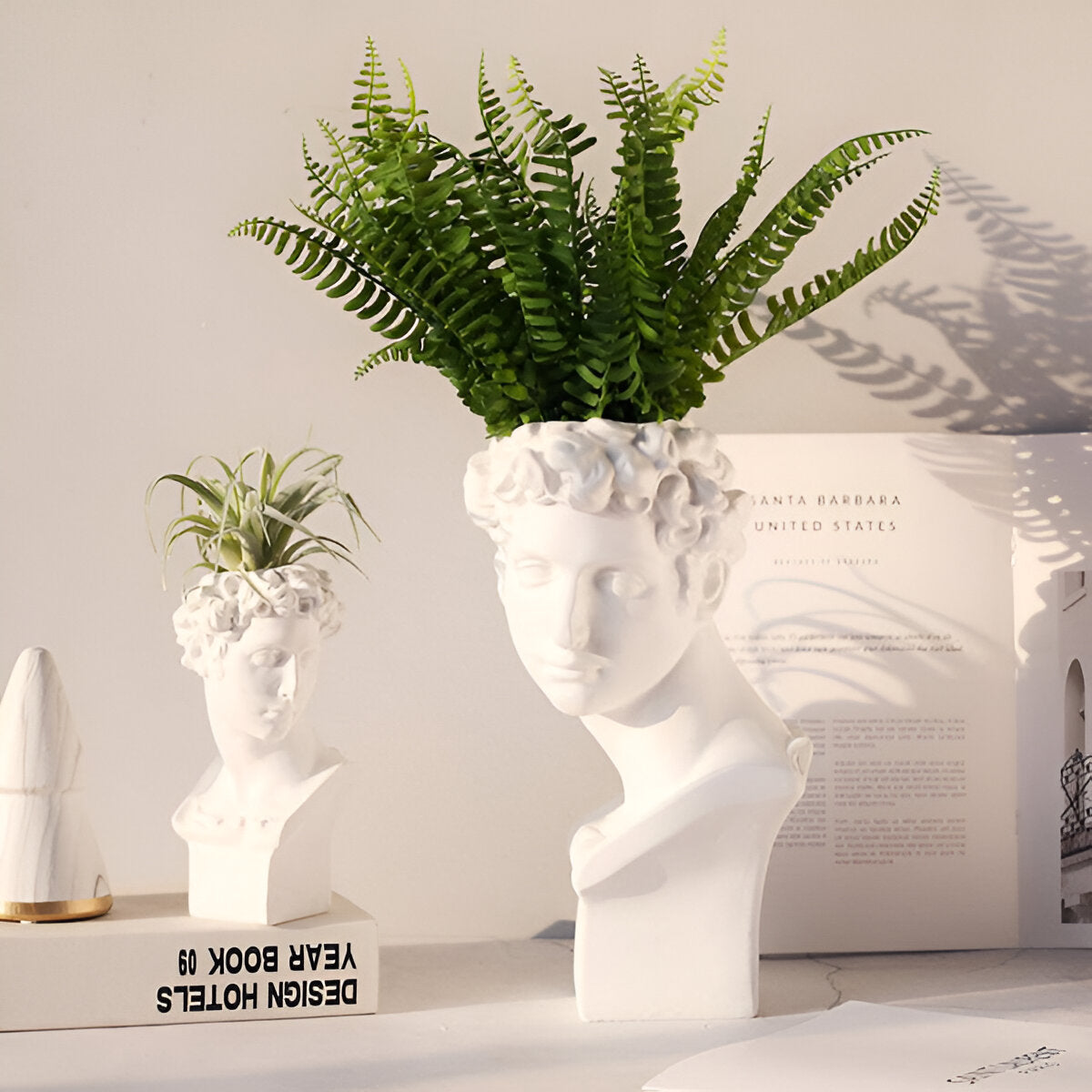 Griekse Bloempot – Klassieke Bloemenvaas van Kunsthars met Mythisch Design