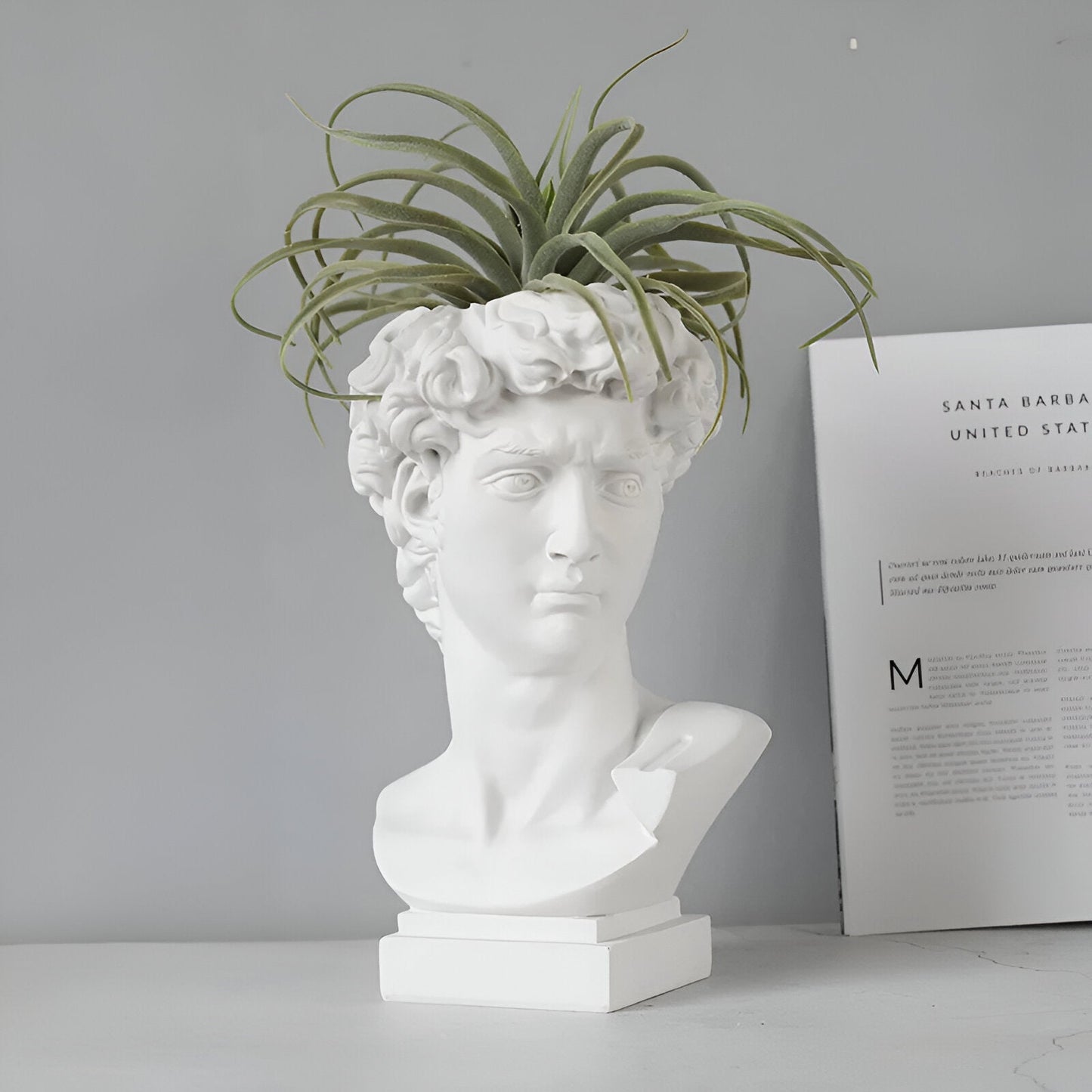 Griekse Bloempot – Klassieke Bloemenvaas van Kunsthars met Mythisch Design