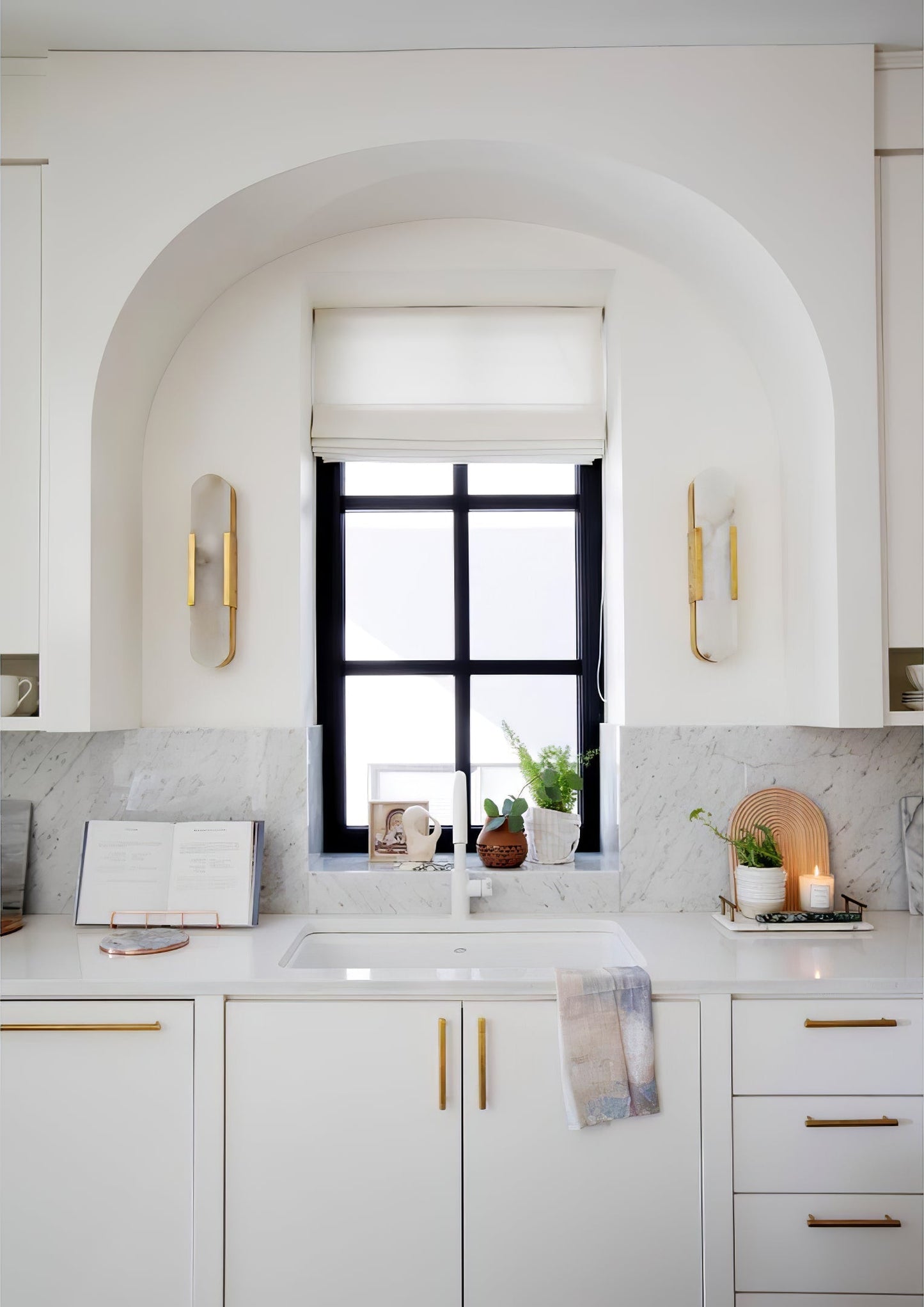 Melange Alabaster Wandlamp – Luxe Design met Messing Accenten | Handgemaakt & Tijdloos Modern