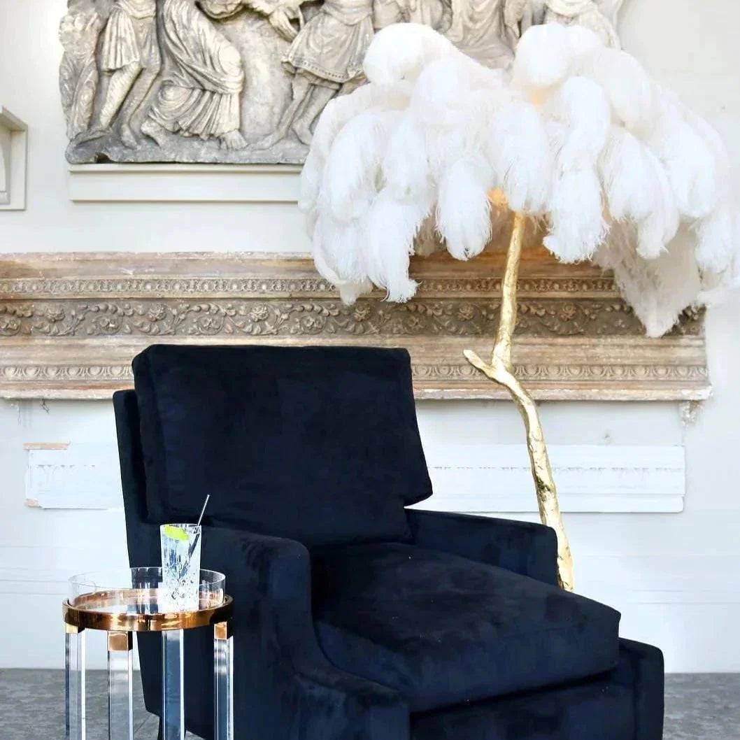 Struisvogelveren Vloerlamp – Luxe Design Staande Lamp met Messing Afwerking | Elegant, Sfeervol & Uniek Statement Piece