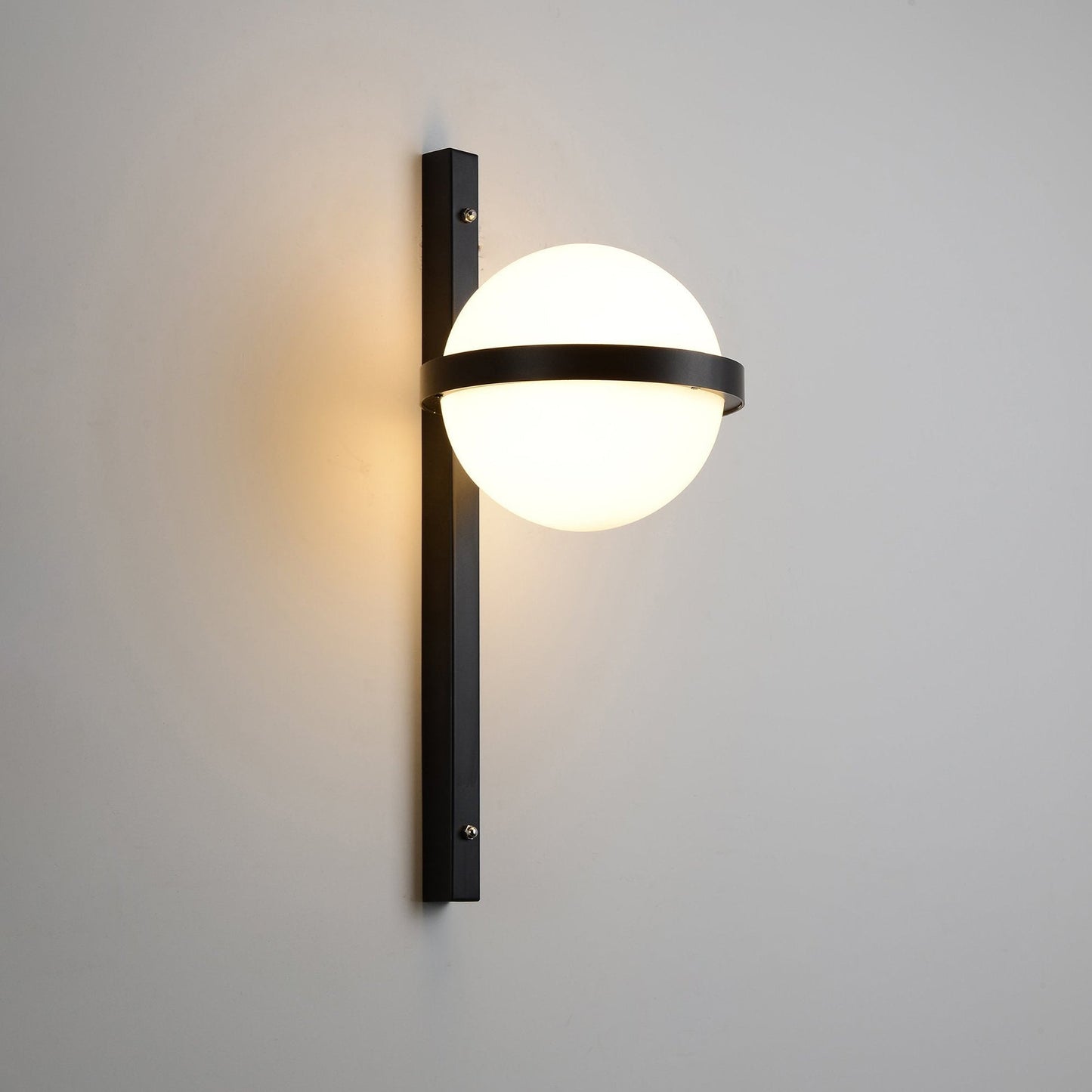 Solstice Outdoor Wall Light – Moderne Zwarte Buitenlamp met LED Bol | Waterdichte IP65 Gevelverlichting