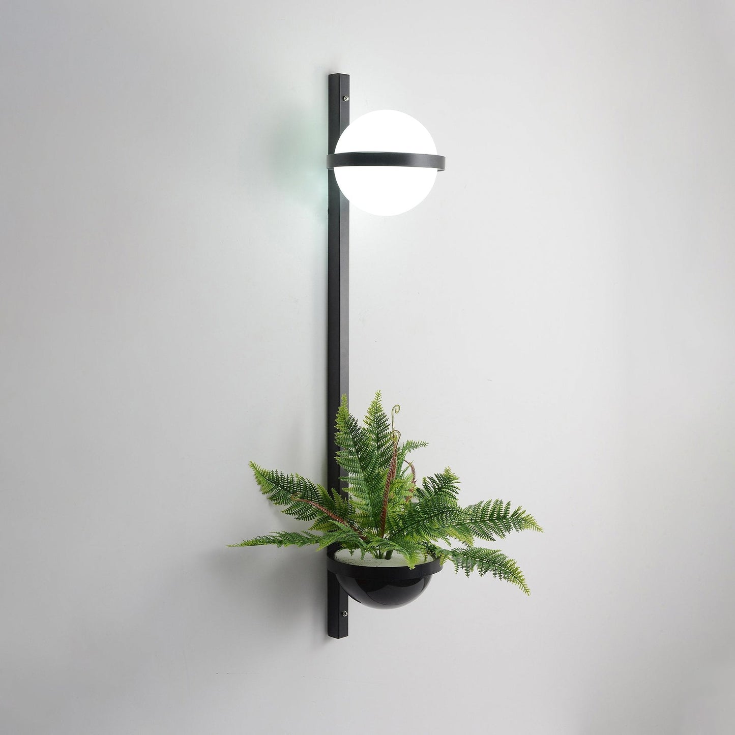 Solstice Outdoor Wall Light – Moderne Zwarte Buitenlamp met LED Bol | Waterdichte IP65 Gevelverlichting