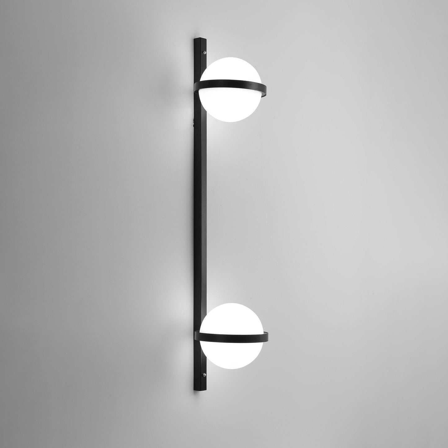 Solstice Outdoor Wall Light – Moderne Zwarte Buitenlamp met LED Bol | Waterdichte IP65 Gevelverlichting