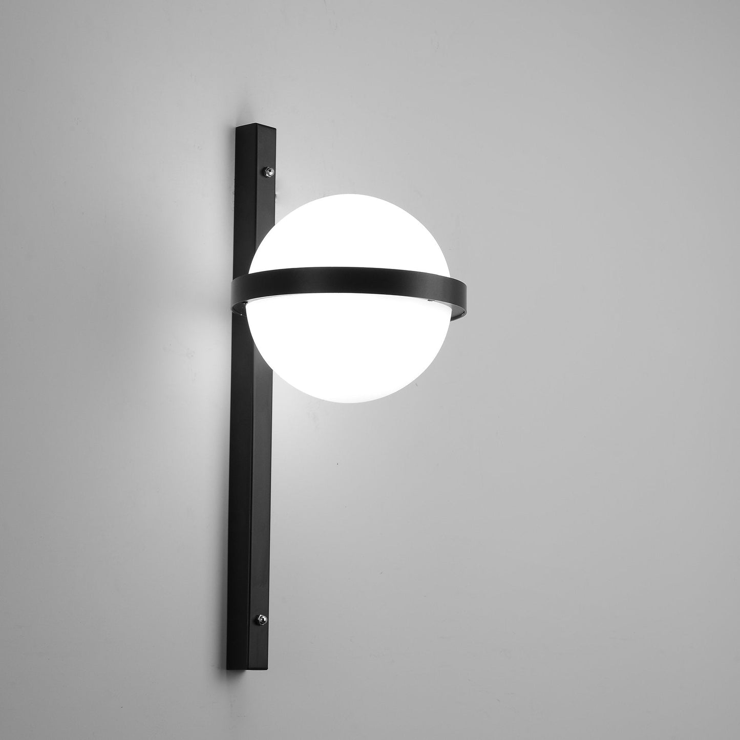 Solstice Outdoor Wall Light – Moderne Zwarte Buitenlamp met LED Bol | Waterdichte IP65 Gevelverlichting