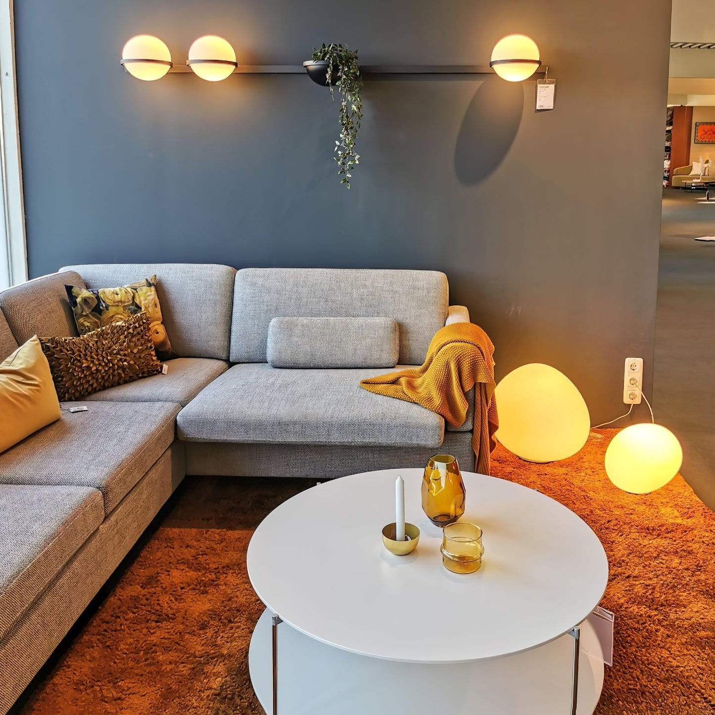Solstice Outdoor Wall Light – Moderne Zwarte Buitenlamp met LED Bol | Waterdichte IP65 Gevelverlichting