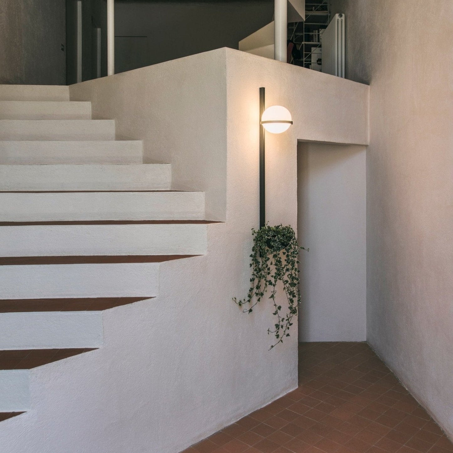 Solstice Outdoor Wall Light – Moderne Zwarte Buitenlamp met LED Bol | Waterdichte IP65 Gevelverlichting
