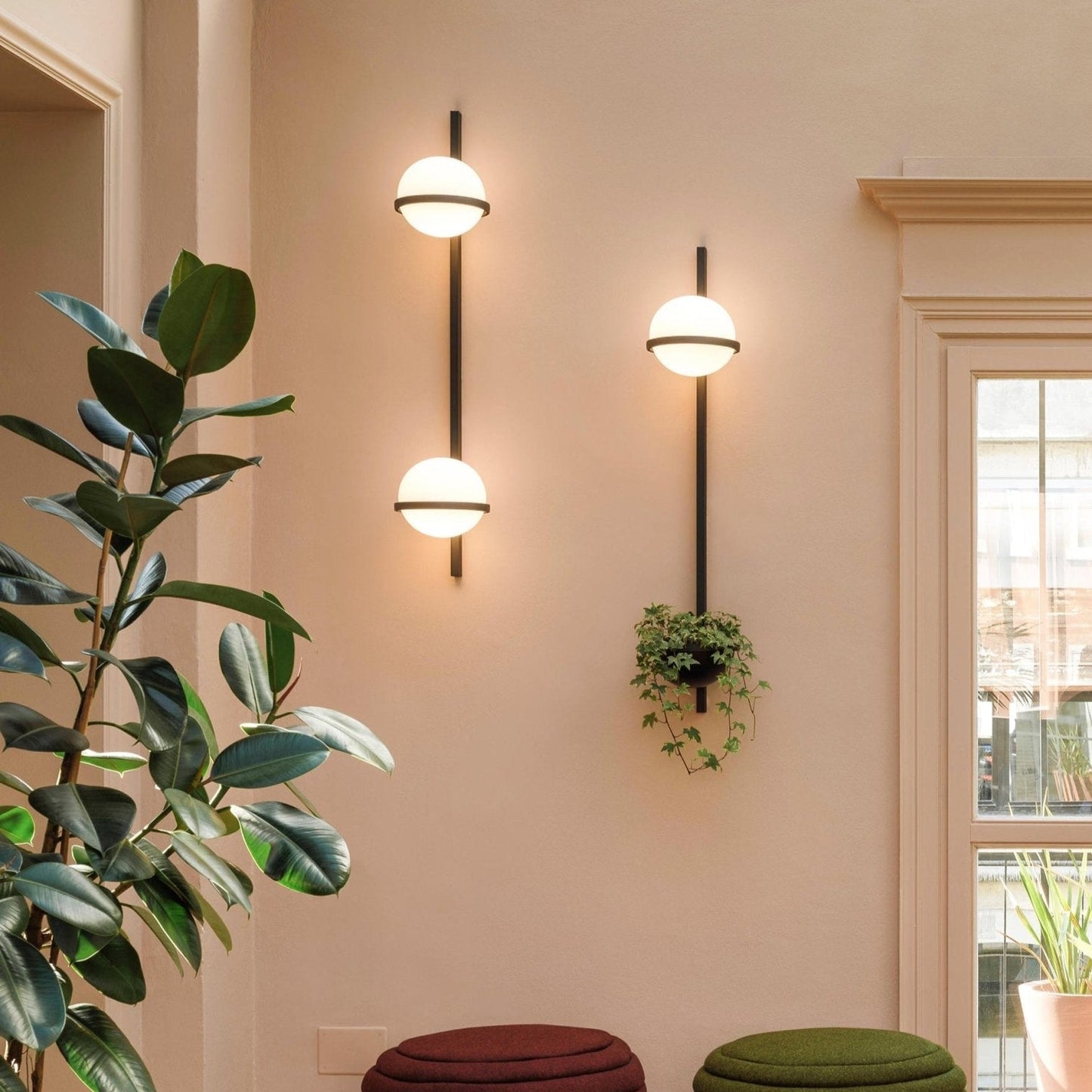Solstice Outdoor Wall Light – Moderne Zwarte Buitenlamp met LED Bol | Waterdichte IP65 Gevelverlichting